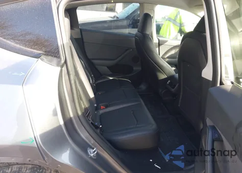 2025 Tesla Model Y z USA, uszkodzony, nr VIN 7SAYGDEE2SF287262